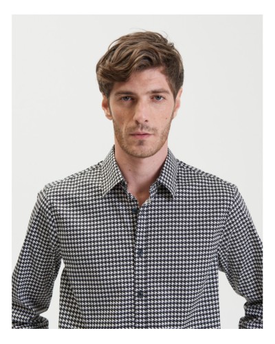 Pied de poule pattern shirt